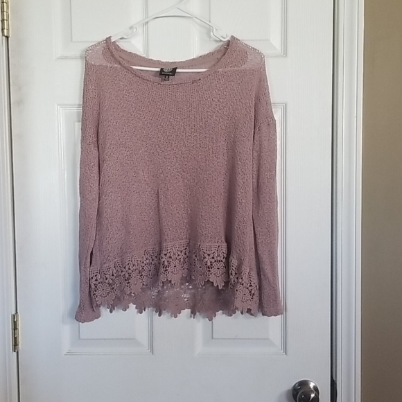 bobeau Sweaters - COPY - Bobeau size Medium very cute lightweight s…